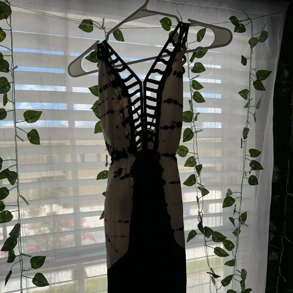 Dress - Picture 2 of 4